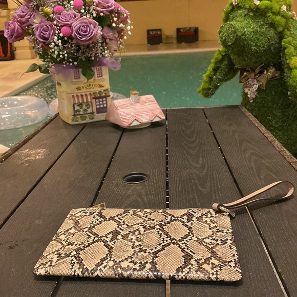 Flask and discreet clutch bag that you had to drink to get through the night - Picture 7 of 7